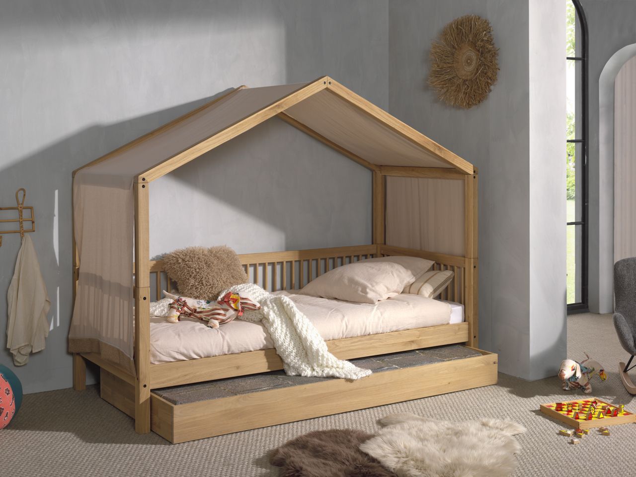 Hausbett 90x200 mit Bettschublade Textilhimmel Lattenrost Spielbett Eiche massiv