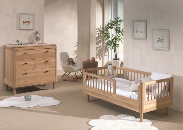 Set Juniorbett und Kommode Kinderzimmer Babyzimmer Eiche Massivholz natur geölt