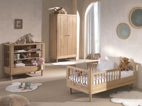 Set Juniorbett Wickelregal Schrank 2T Kinderzimmer Babyzimmer Eiche Massiv natur